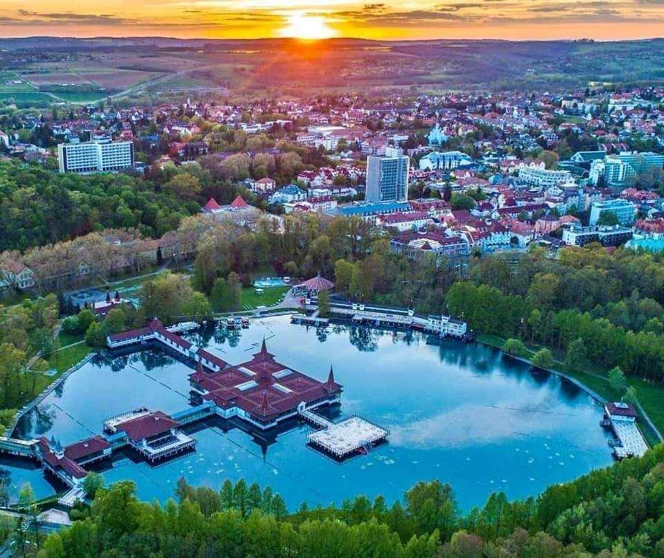 Апартаменты Aal Vendeghaz Хевиз Экстерьер фото